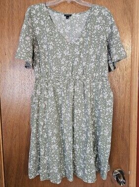 Torrid Size 1 Green Floral V-neck Elastic Waist Mini Dress